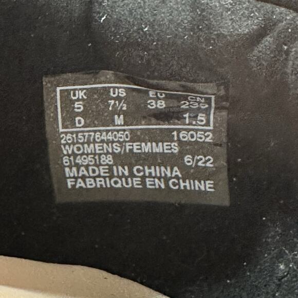 Clarks AMBYR JOY Size 7.5 Black Leather High Heel Closed Toe Pumps Dress Shoes - Picture 10 of 10